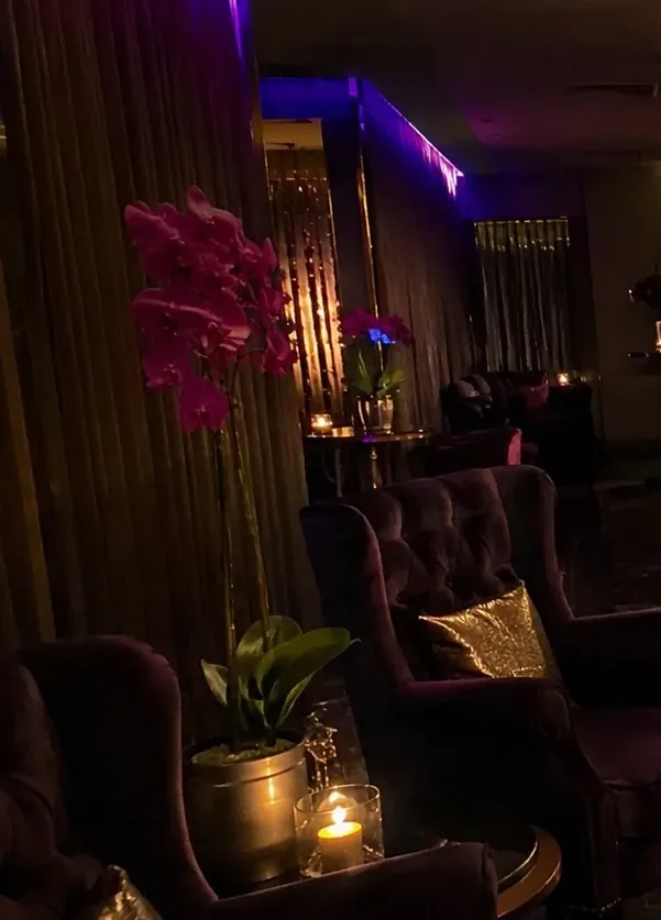 Bekleme alanı koltukları — Lila Spa, Beylikdüzü misafirlerine hizmet veren salon
